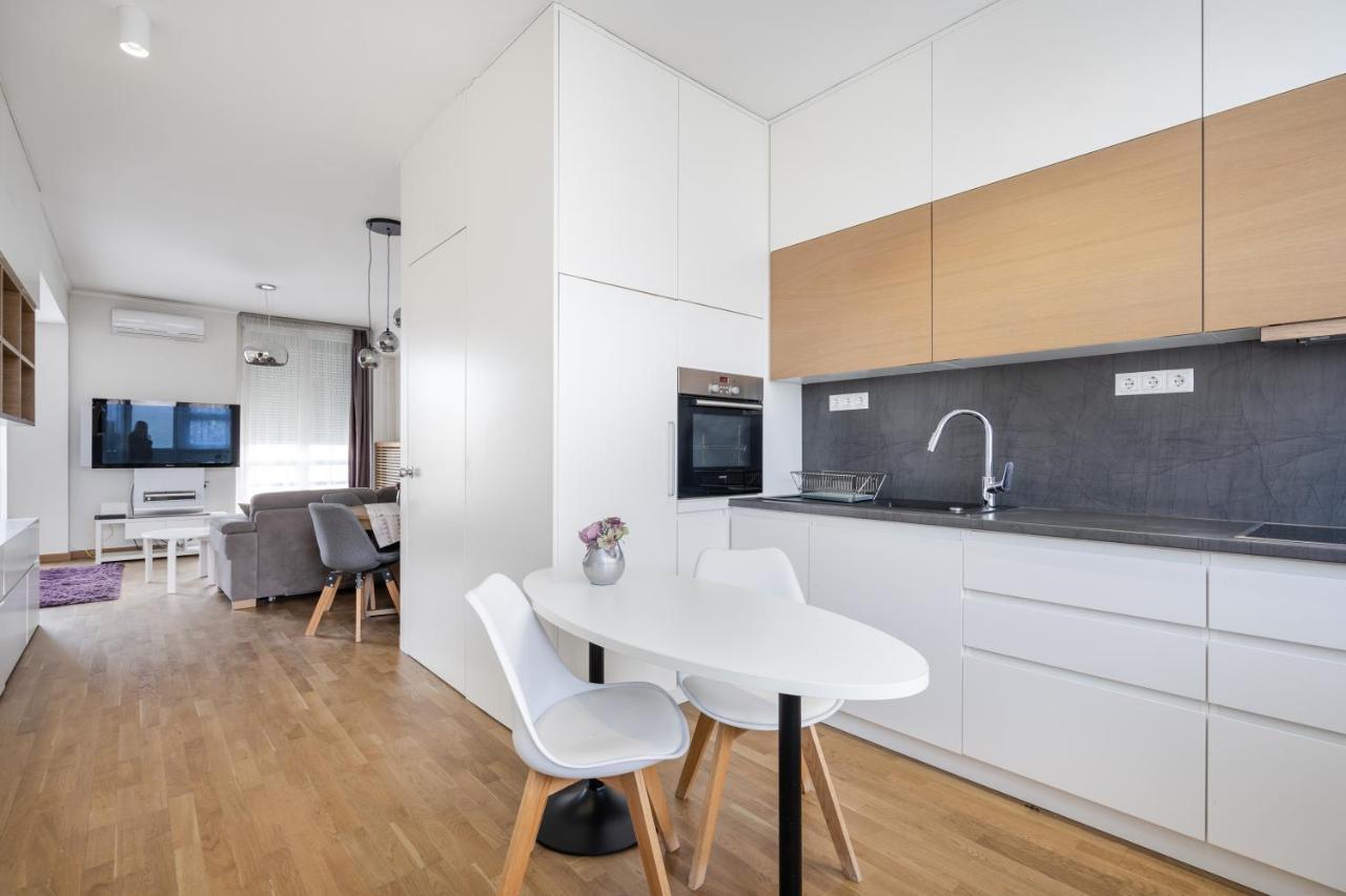 בודפשט Breathless Basilika View Elegant Flat With Balcony Need Reservation X Free Parking מראה חיצוני תמונה