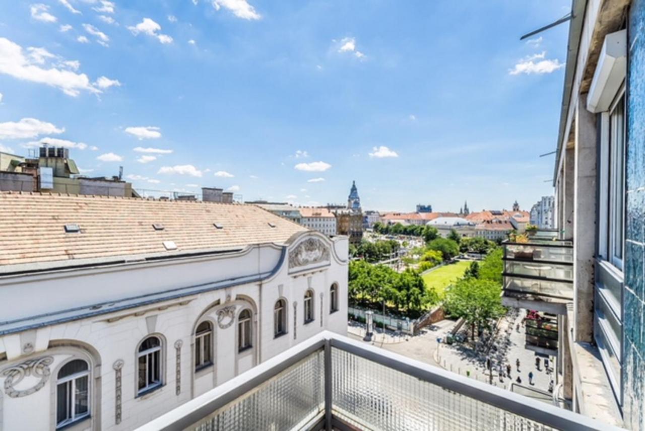 בודפשט Breathless Basilika View Elegant Flat With Balcony Need Reservation X Free Parking מראה חיצוני תמונה