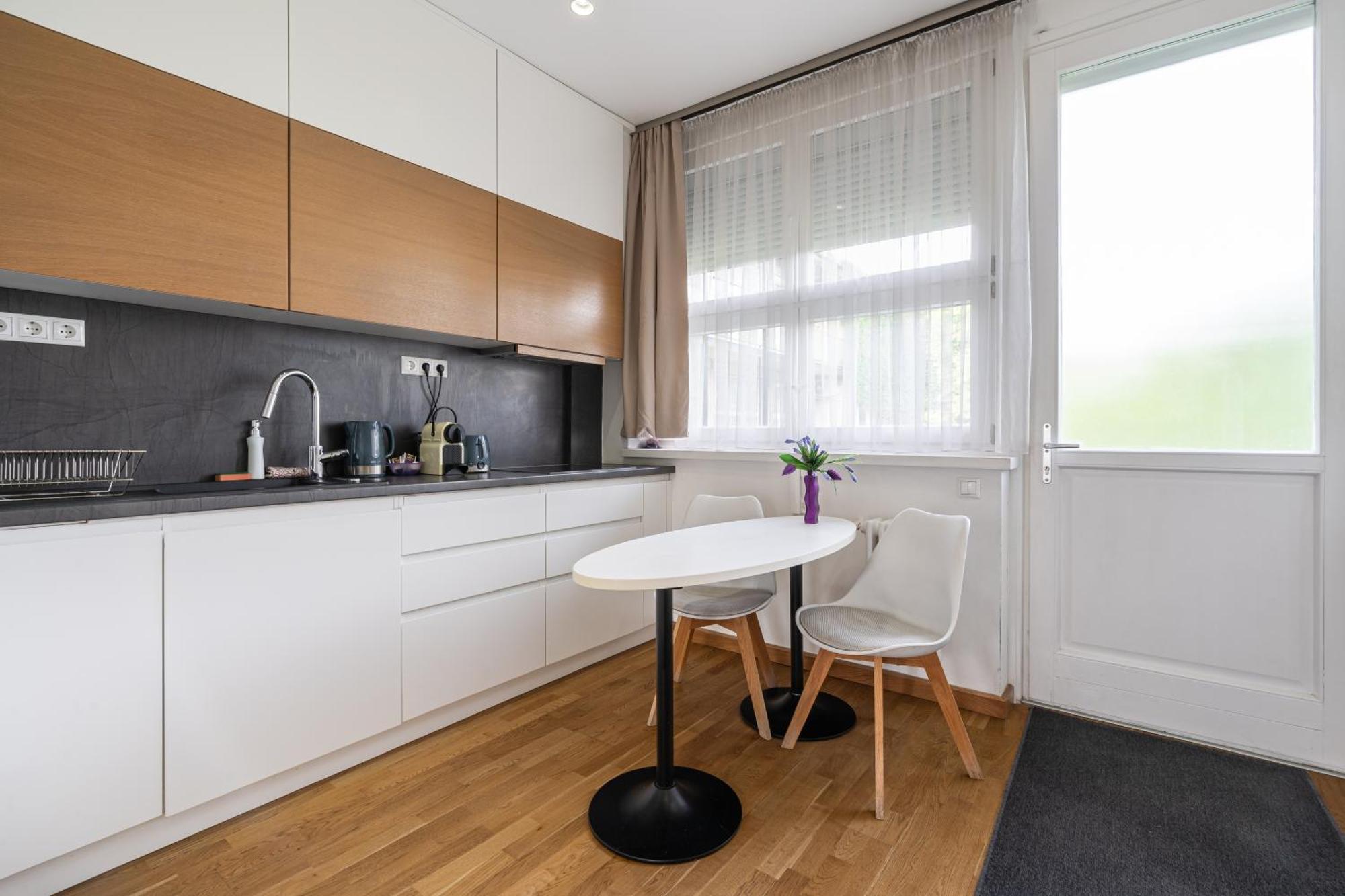 בודפשט Breathless Basilika View Elegant Flat With Balcony Need Reservation X Free Parking מראה חיצוני תמונה